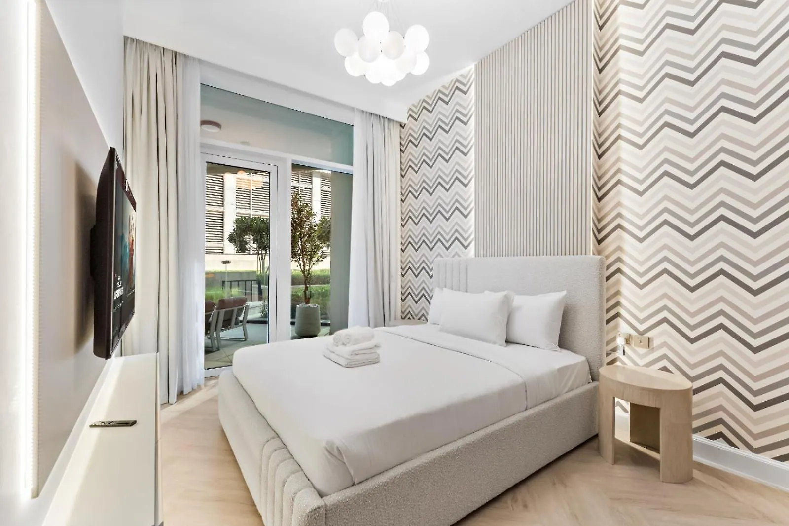 Exclusive 1Br Big Layout 5 Mins Form Burj Khalifa Dubai Apartment