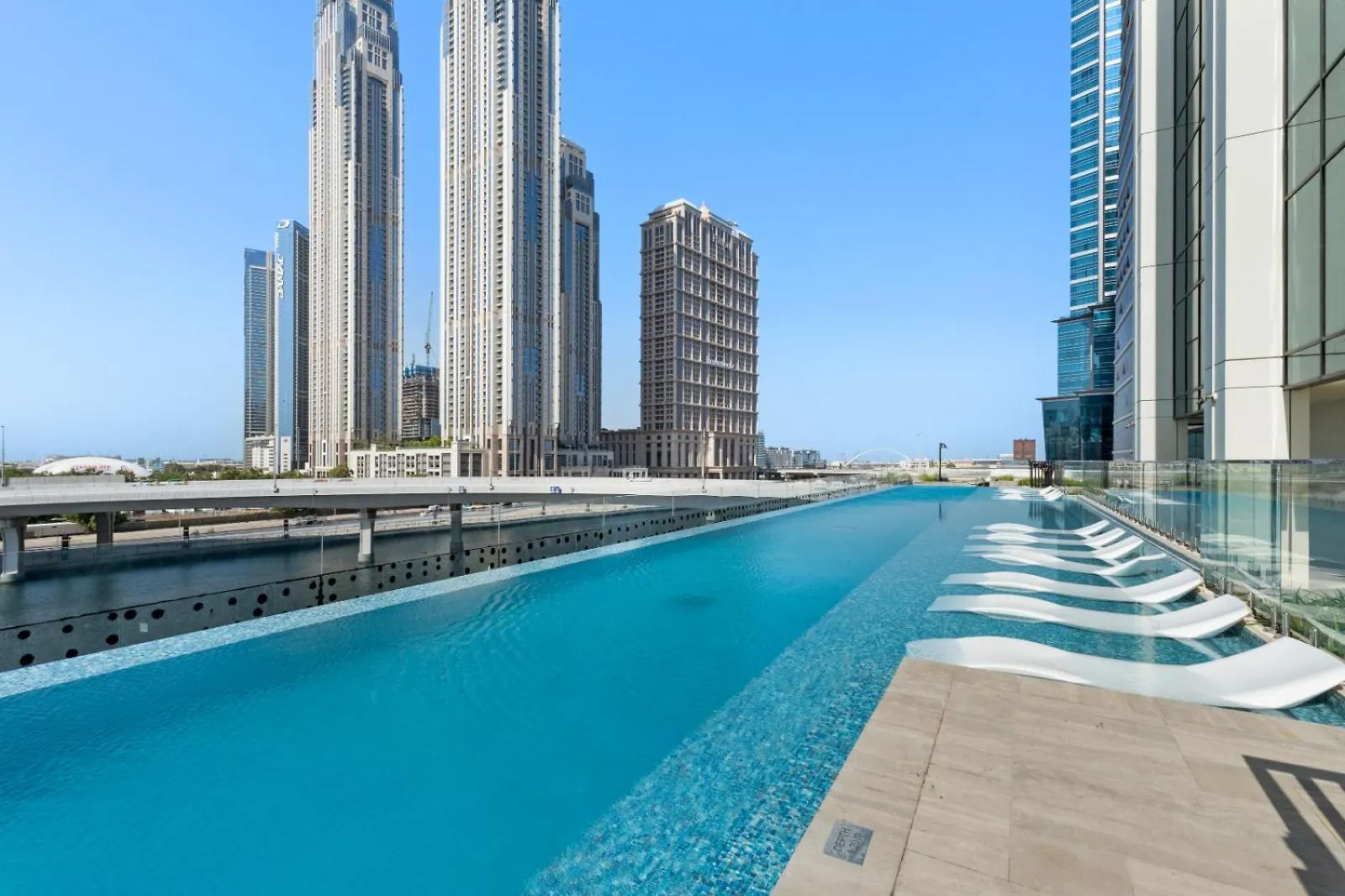 Exclusive 1Br Big Layout 5 Mins Form Burj Khalifa Dubai