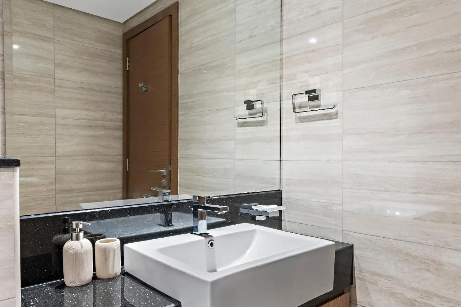 Exclusive 1Br Big Layout 5 Mins Form Burj Khalifa Dubai 0*,