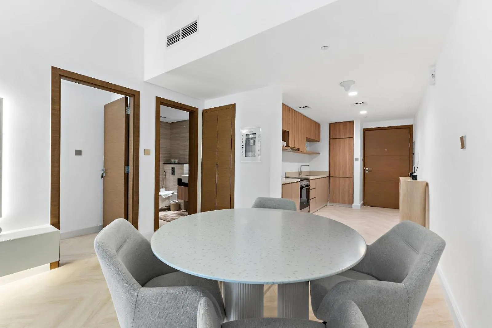 Exclusive 1Br Big Layout 5 Mins Form Burj Khalifa Dubai 0*,  United Arab Emirates