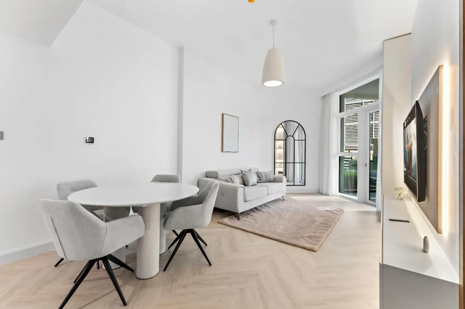 Exclusive 1Br Big Layout 5 Mins Form Burj Khalifa location
